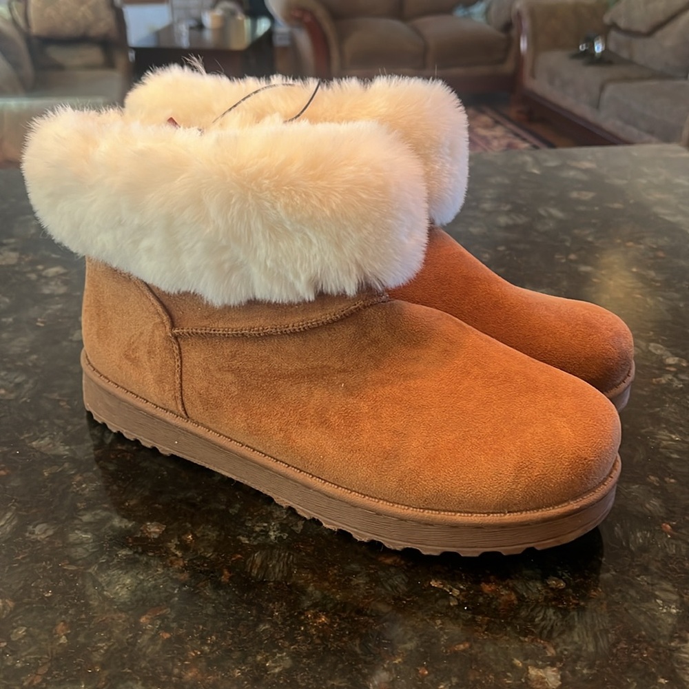 Tan Suede Boots with White Fur Trim - Picture 7 of 8